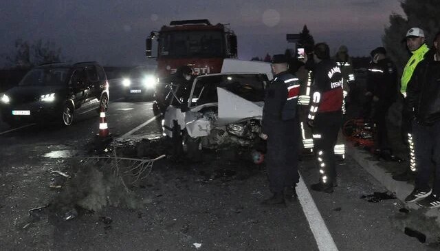 Manisa’da feci kaza: 2 ölü, 5 yaralı