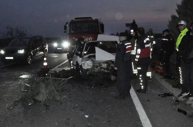 Manisa’da feci kaza: 2 ölü, 5 yaralı