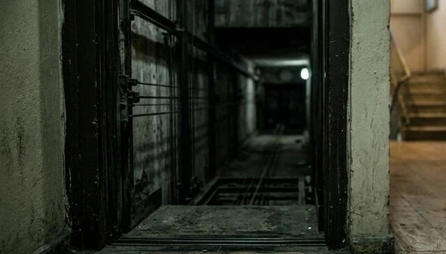 Mardin’de asansör boşluğuna düşen çocuk yaralandı