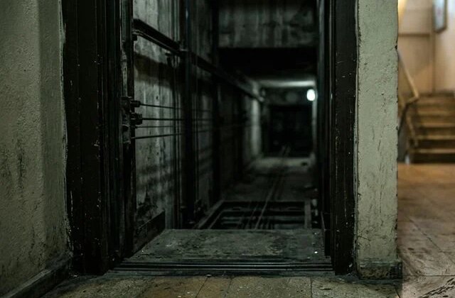 Mardin’de asansör boşluğuna düşen çocuk yaralandı