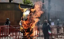 Meksika’da ABD ve İsrail politikaları eleştirildi; Baal heykeli yakıldı