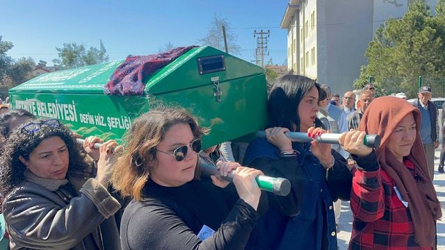 Sermin’in tabutunu erkeklere taşıtmadılar