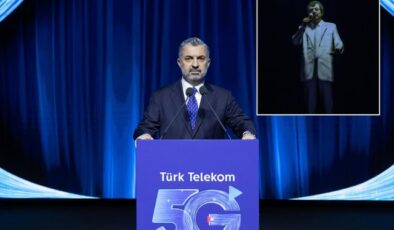 Türk Telekom’dan 5G ile gövde gösterisi! Müslüm Gürses’in hologramı sahneye taşındı