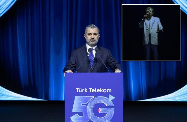 Türk Telekom’dan 5G ile gövde gösterisi! Müslüm Gürses’in hologramı sahneye taşındı