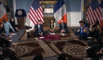 Tarihi an! New York Belediye Başkanı Mamdani, belediye konutunda iftar verdi