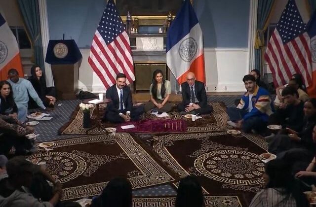 Tarihi an! New York Belediye Başkanı Mamdani, belediye konutunda iftar verdi