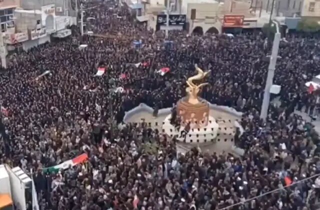 Okul saldırısında ölen 168 kız çocuğunun cenaze töreninde mahşeri kalabalık