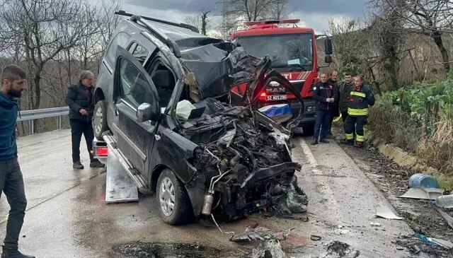 Ordu’da kamyon ile kamyonet kafa kafaya çarpıştı: 2 ölü, 2 ağır yaralı