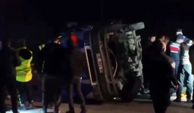 Otomobille minibüs çarpıştı: 2 ölü, 12 yaralı