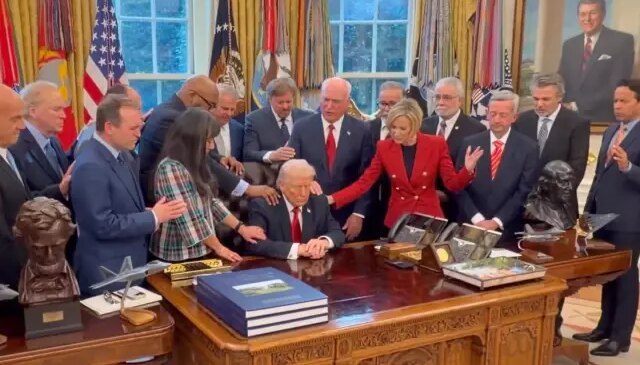 Oval Ofis’te Trump için dua ettiler