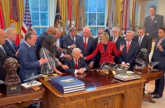 Oval Ofis’te Trump için dua ettiler