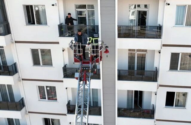 Prizde unutulan şarj aleti yangın çıkardı: 16 kişi hastanelik oldu