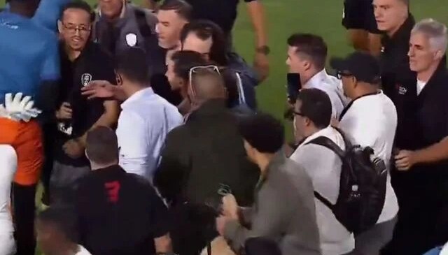 Resmen sıraya girdiler! Yenildikleri maçtan sonra yaptıkları olay oldu