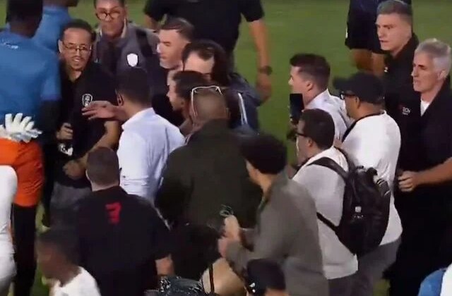 Resmen sıraya girdiler! Yenildikleri maçtan sonra yaptıkları olay oldu