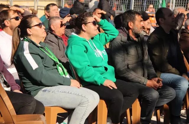 Şampiyonluğa koşuyorlar! Seyirci yasağı bile taraftarı durduramadı