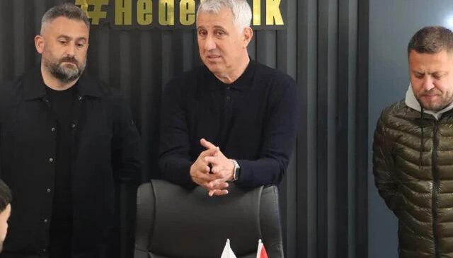 Şampiyonluk şansı zora girince efsanesi olduğu kulüpten istifa etti