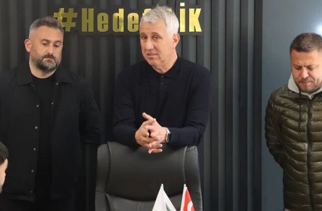 Şampiyonluk şansı zora girince efsanesi olduğu kulüpten istifa etti