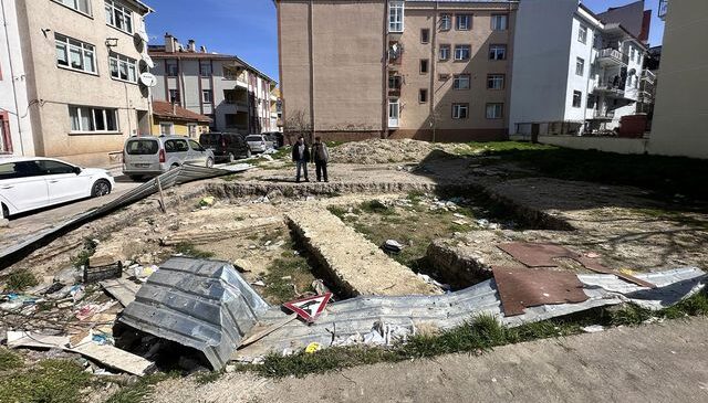 160 bin TL’ye satın aldığı arsada tarihi cami kalıntıları çıktı, eli kolu bağlandı