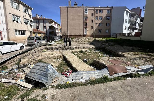 160 bin TL’ye satın aldığı arsada tarihi cami kalıntıları çıktı, eli kolu bağlandı