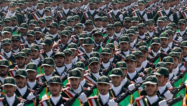 Savaş devam ederken İran’dan tartışma yaratan karar! Yaş 12’ye düşürüldü