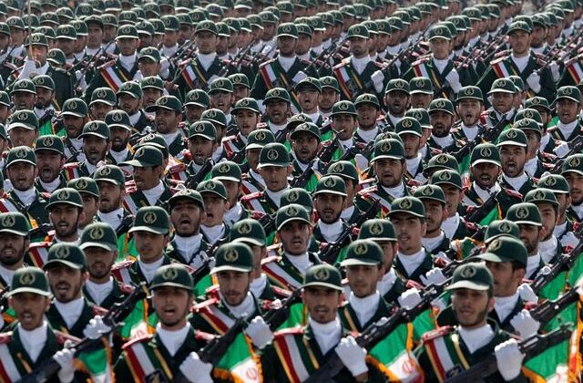 Savaş devam ederken İran’dan tartışma yaratan karar! Yaş 12’ye düşürüldü