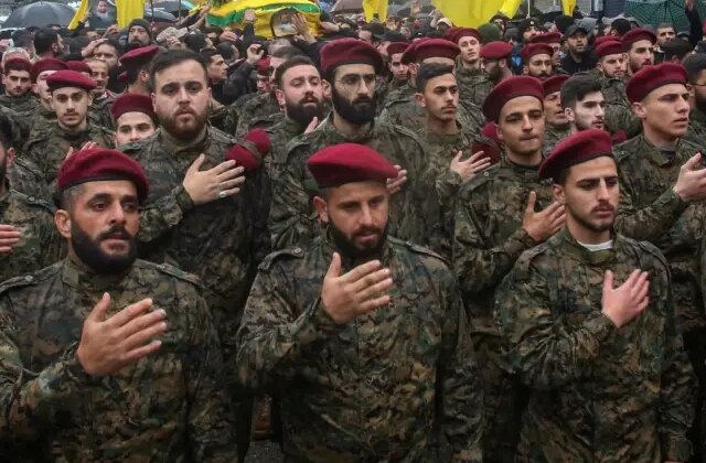 Savaşa katılan Hizbullah’a soğuk duş! Başbakan askeri faaliyetlerini yasakladı