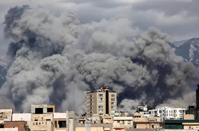 Savaşta 5. gün! ABD 2 bin İran hedefini vurdu, Tahran misilleme olarak 500 balistik füze fırlattı