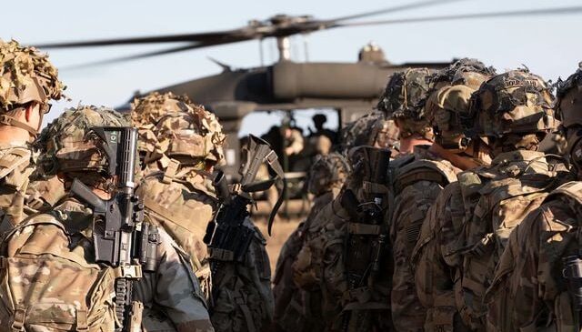Savaşta korkulan oluyor! Binlerce ABD ordusu paraşütçüsü Orta Doğu’ya ulaştı