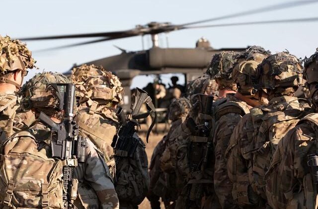 Savaşta korkulan oluyor! Binlerce ABD ordusu paraşütçüsü Orta Doğu’ya ulaştı