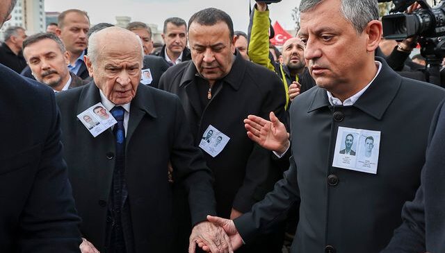 Şehit cenazesinde dikkat çeken anlar! Özel ile Bahçeli yan yana
