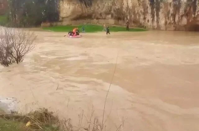 Adıyaman’da sel sularına kapılıp, mağaraya sığınan 4 çiftçi kurtarıldı