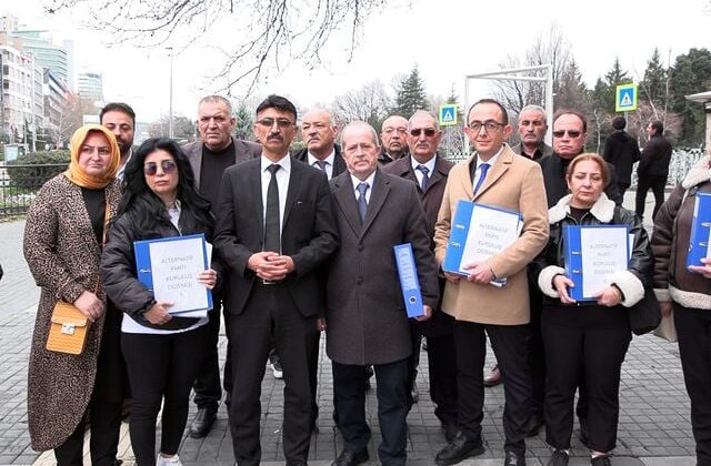 Alternatif Parti’nin kuruluş dilekçesi İçişleri Bakanlığı’na teslim edildi
