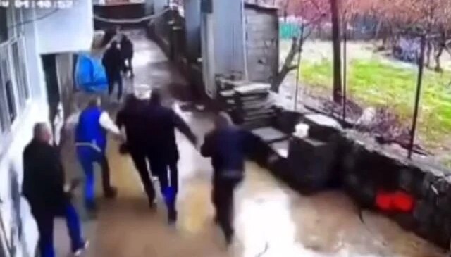 Şırnak’ta selden vatandaşların son anda kurtulmaları güvenlik kamerasınca kaydedildi