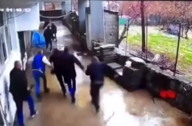 Şırnak’ta selden vatandaşların son anda kurtulmaları güvenlik kamerasınca kaydedildi