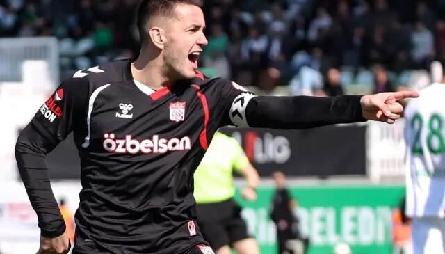 Sivasspor, Rey Manaj’la güldü