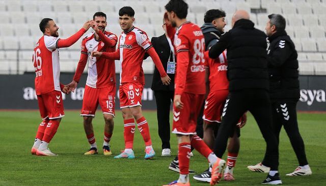 Sivasspor, ‘yoksa yeniden küme mi düşecekler’ denirken play-off potasına göz kırptı