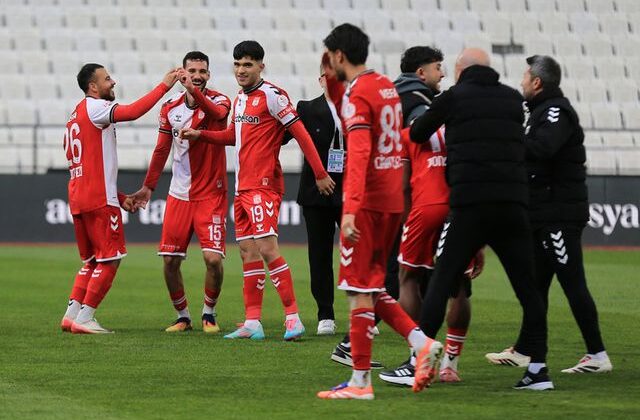 Sivasspor, ‘yoksa yeniden küme mi düşecekler’ denirken play-off potasına göz kırptı