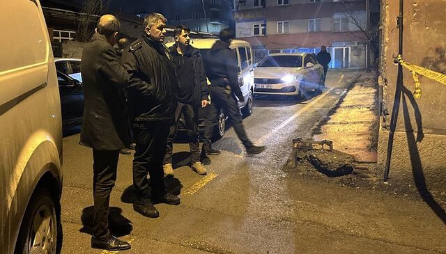 Sokakta boğazından bıçaklanmış halde ölü olarak bulundu