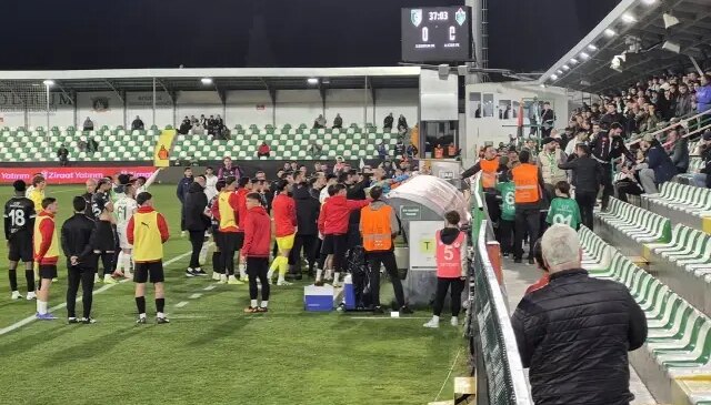 Stattan çıkarılmıştı! Irkçı söylemde bulunduğu iddia edilen taraftarın akıbeti belli oldu