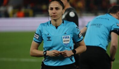 Süper Lig’de 22 yıl sonra kadın hakem düdük çaldı