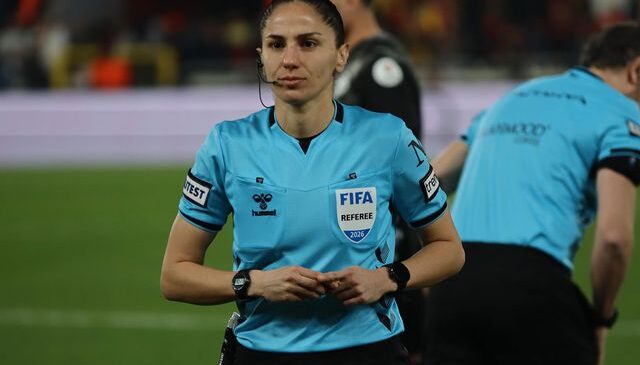 Süper Lig’de 22 yıl sonra kadın hakem düdük çaldı