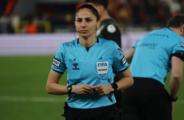 Süper Lig’de 22 yıl sonra kadın hakem düdük çaldı