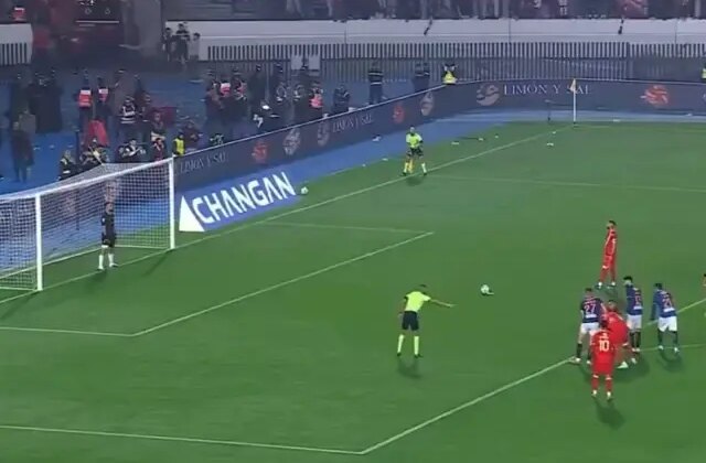 Süper Lig devinden kaçar gibi gitti, yeni takımında kral oldu