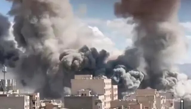 Tahran mahşer yeri! İsrail saldırdı, dumanlar gökyüzünü kapladı