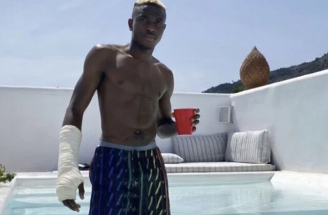 Tartışma yaratan kare! Ne yapıyorsun Osimhen