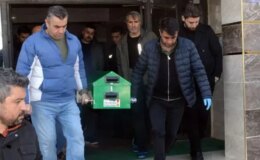 Tartıştığı babasını boğazını keserek öldürdü