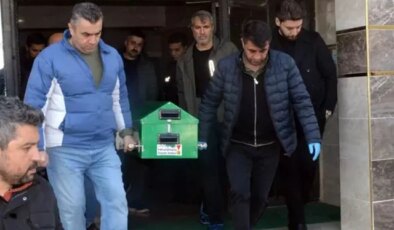 Tartıştığı babasını boğazını keserek öldürdü