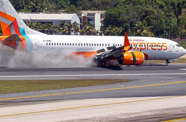 Tayland’da yolcu uçağı sert iniş yaptı: Uçağın iniş takımı koptu