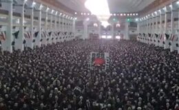 Tebriz’de binlerce kişinin katılımıyla cuma namazı kılındı