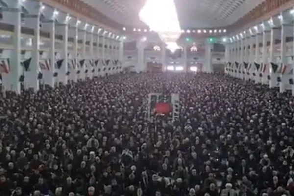 tebriz de binlerce kisinin katilimiyla cuma 19631359 3522 o